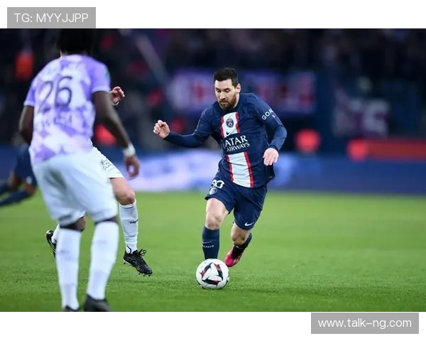 欧洲五大联赛最新战况揭晓 梅西领衔巴黎大胜 曼联逆转取胜