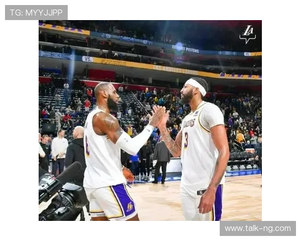 湖人队新赛季目标明确 詹姆斯与戴维斯领衔冲击总冠军